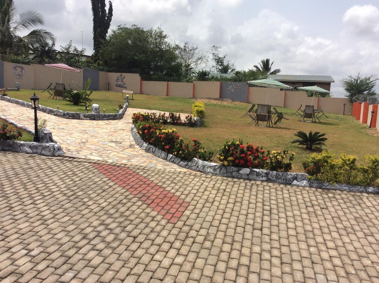 Total Praise Guest House Swedru Exterior photo